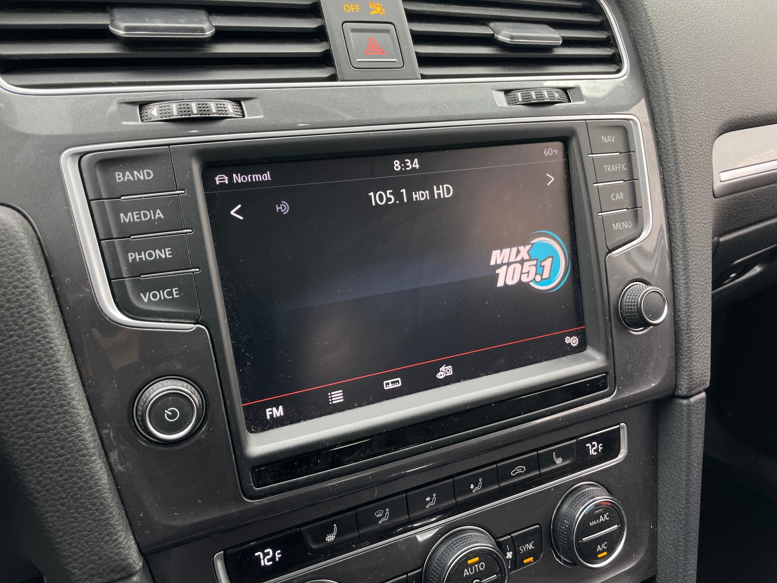 Thumbnail: 2016 Volkswagen e-Golf - 3