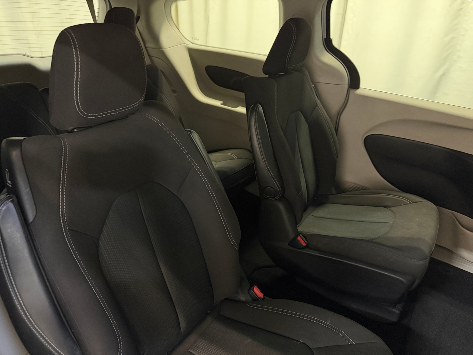 Thumbnail: 2021 Chrysler Voyager - 6
