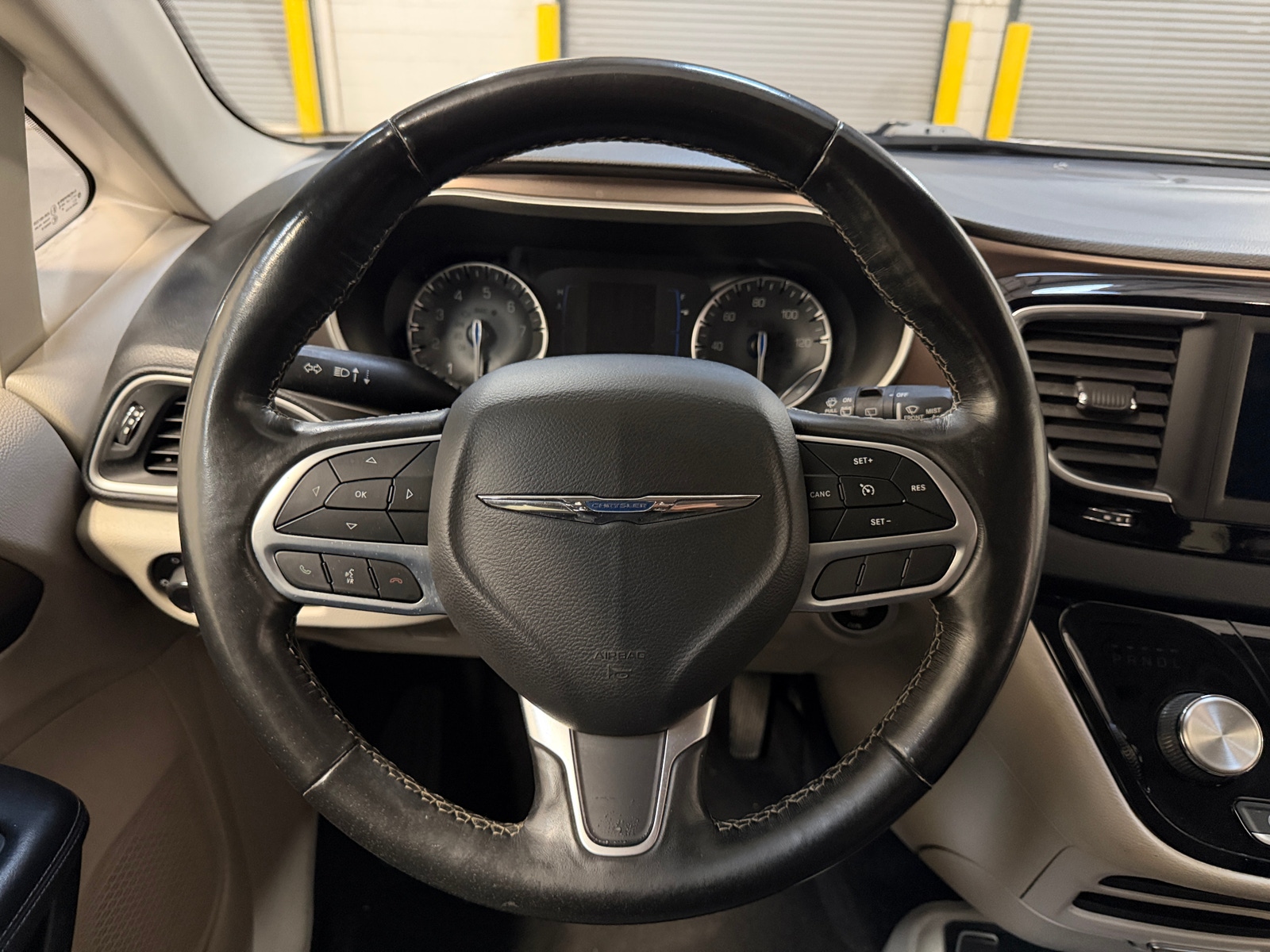Thumbnail: 2021 Chrysler Voyager - 5