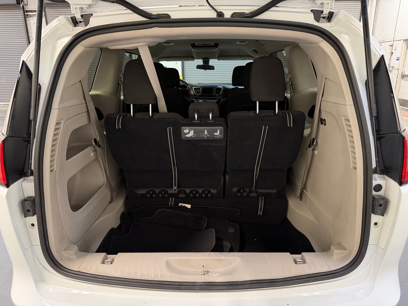 Thumbnail: 2021 Chrysler Voyager - 7