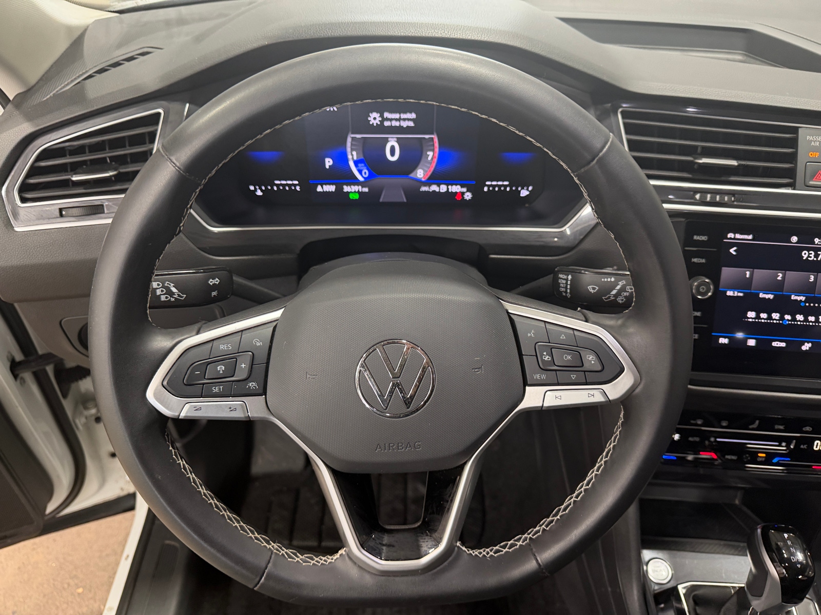 Thumbnail: 2024 Volkswagen Tiguan - 4