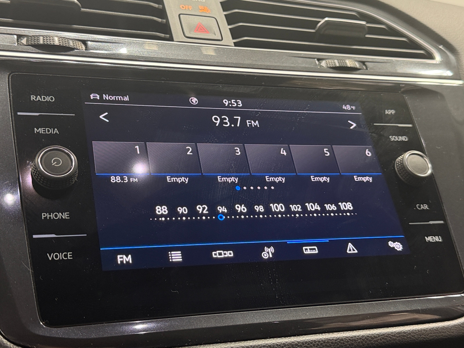Thumbnail: 2024 Volkswagen Tiguan - 3