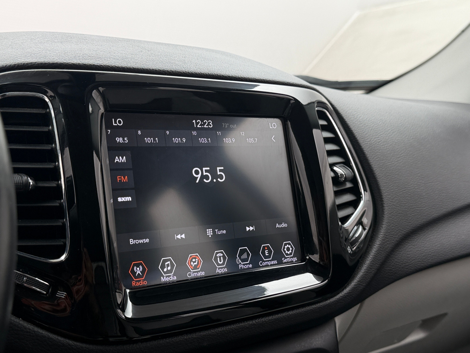 Thumbnail: 2018 Jeep Compass - 3