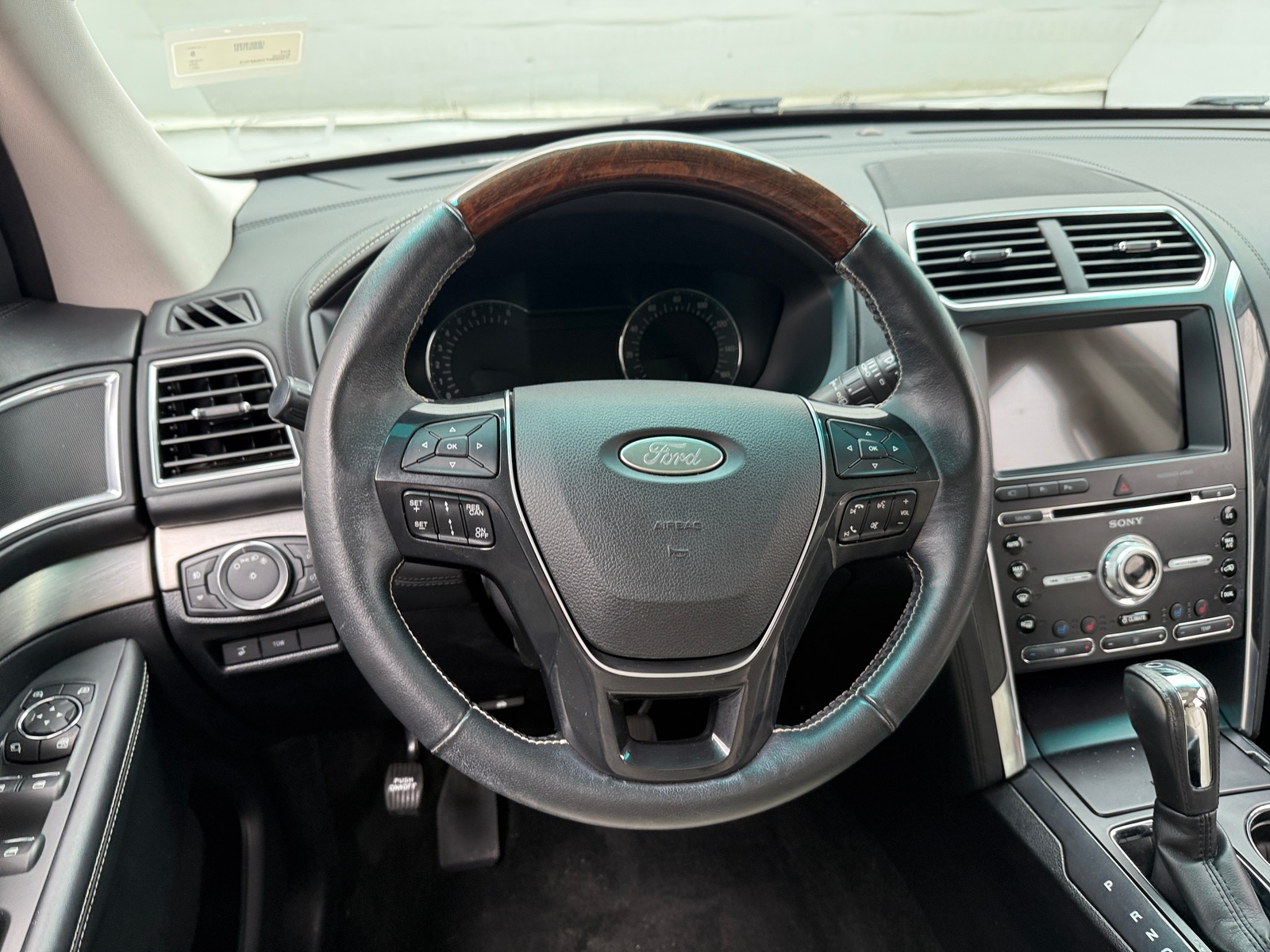 Thumbnail: 2017 Ford Explorer - 4