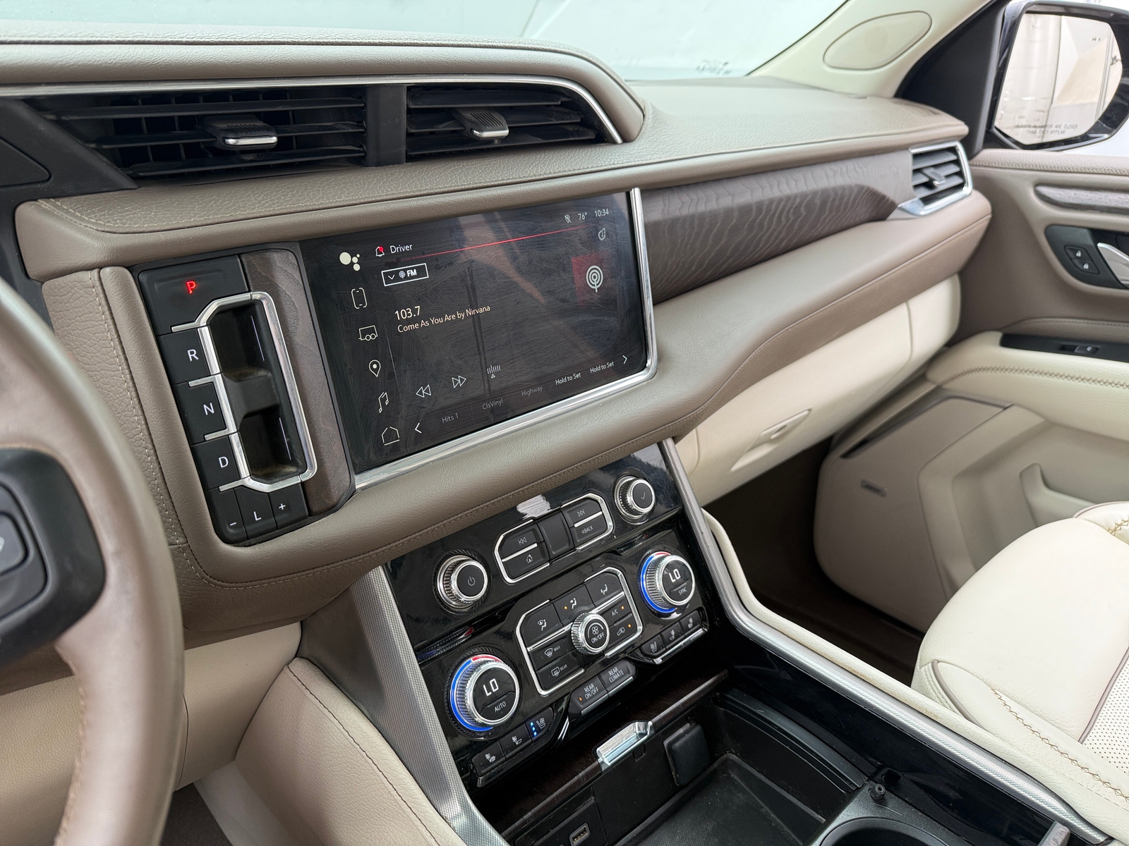 Thumbnail: 2023 GMC Yukon XL - 3
