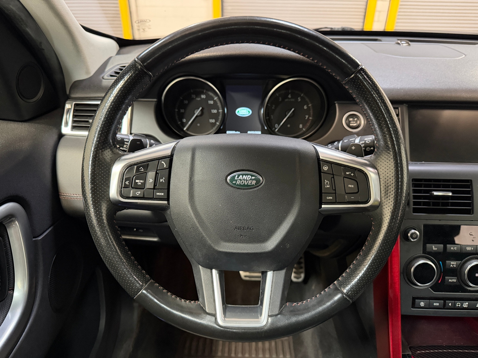 Thumbnail: 2018 Land Rover Discovery Sport - 4