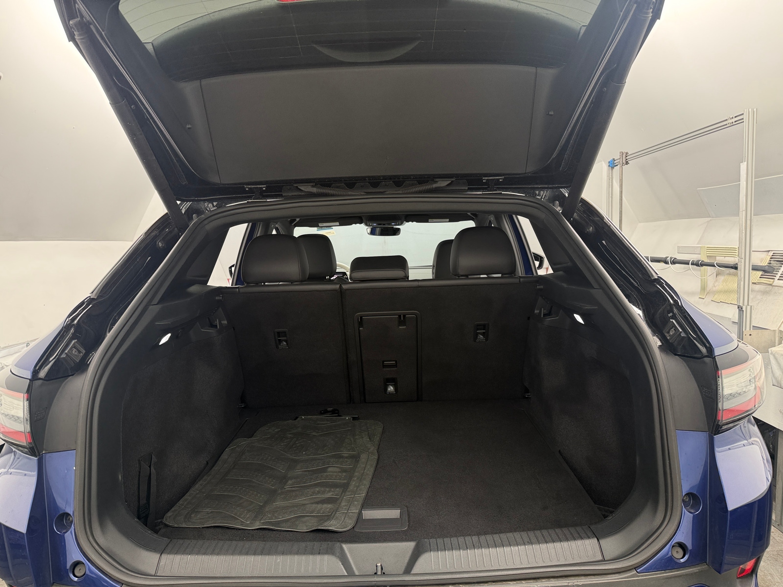 Thumbnail: 2021 Volkswagen ID.4 - 6