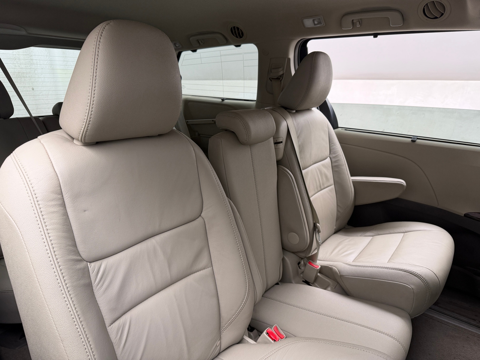 Thumbnail: 2017 Toyota Sienna - 5