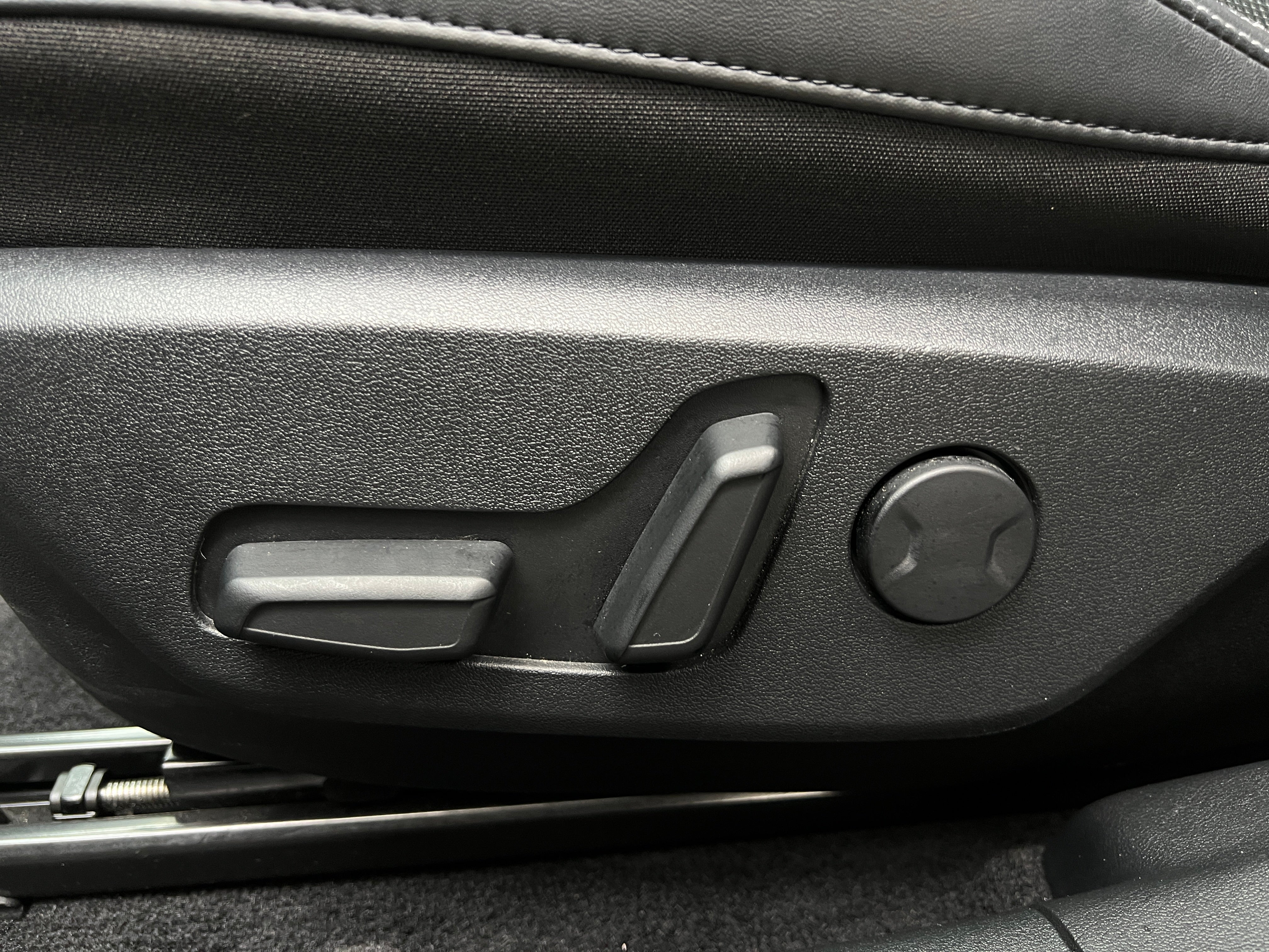Used 2024 Kia EV6 Light L/R with VIN KNDC3DLCXR5615852 for sale in Oak Creek, WI
