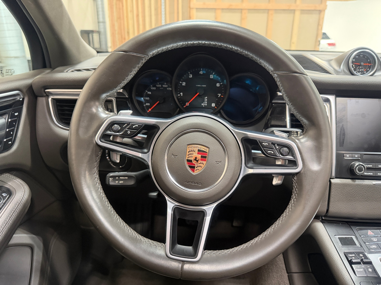 Thumbnail: 2017 Porsche Macan - 4