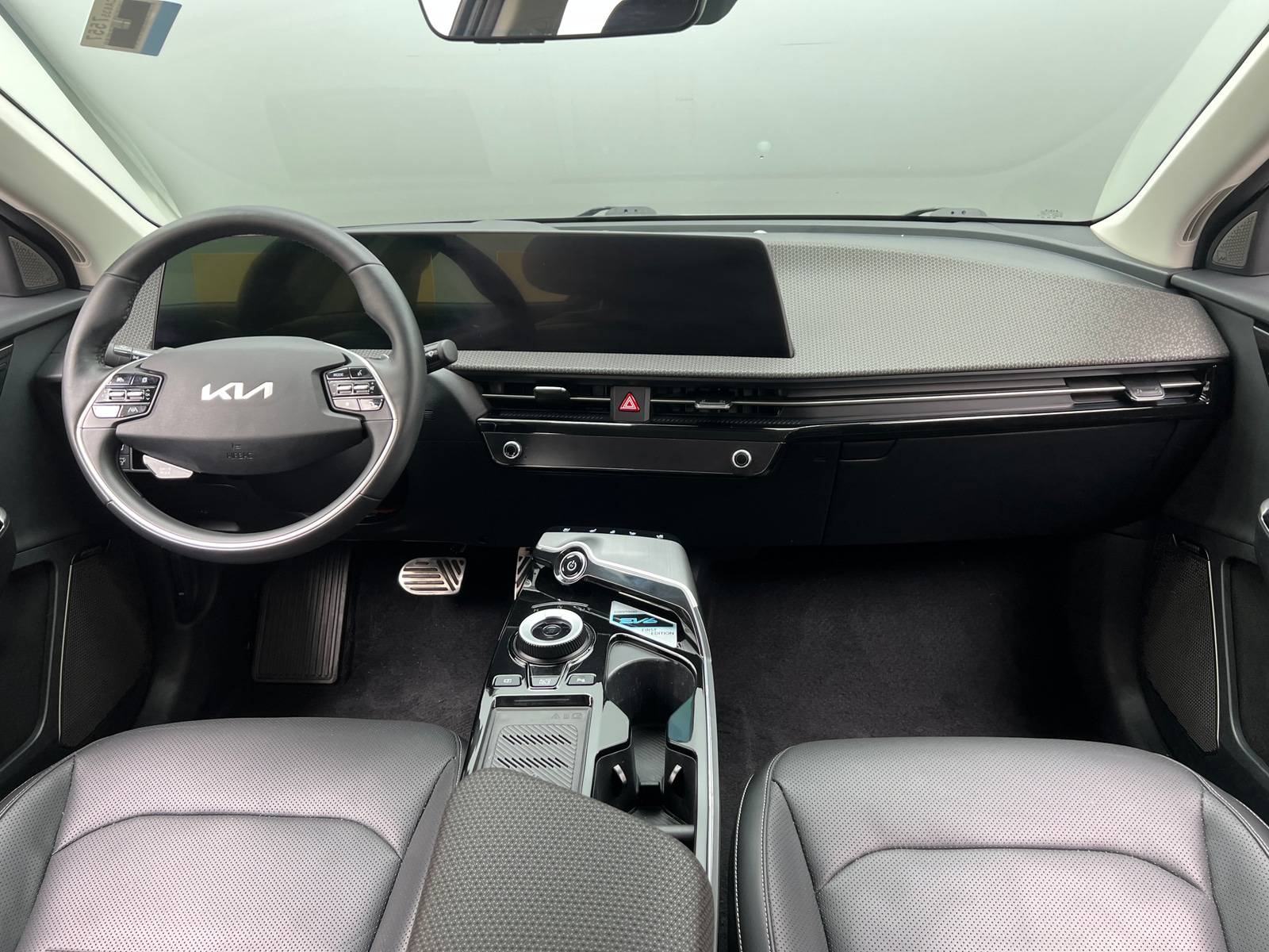 Thumbnail: 2022 Kia EV6 - 2