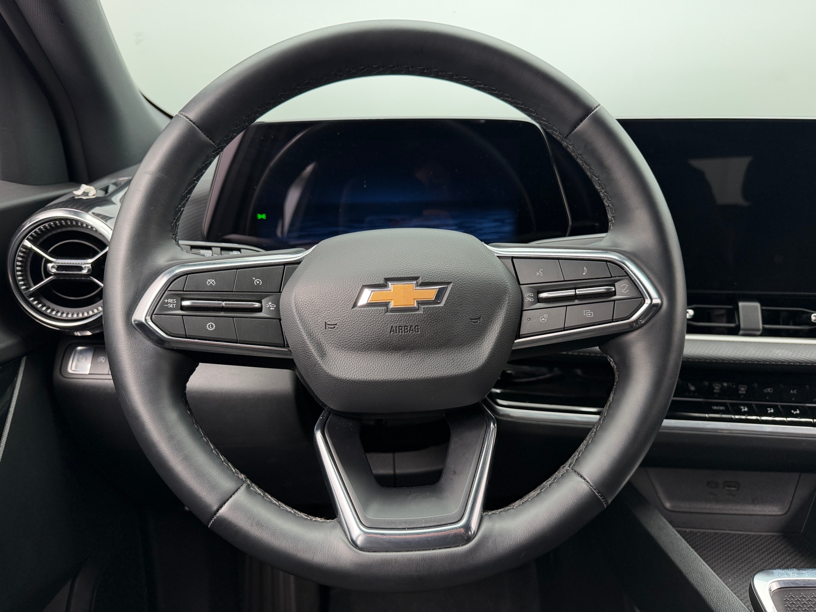 Thumbnail: 2026 Chevrolet Equinox - 5
