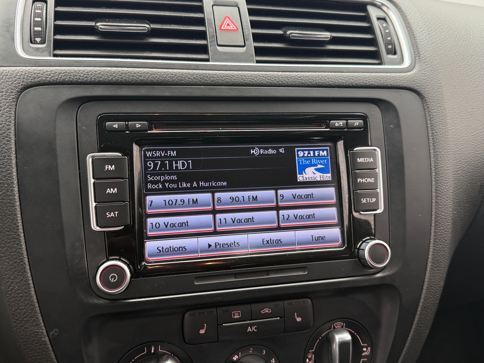 Thumbnail: 2014 Volkswagen Jetta - 3