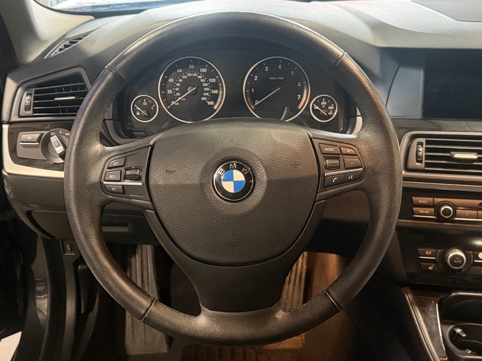 Thumbnail: 2012 BMW 5 Series - 5