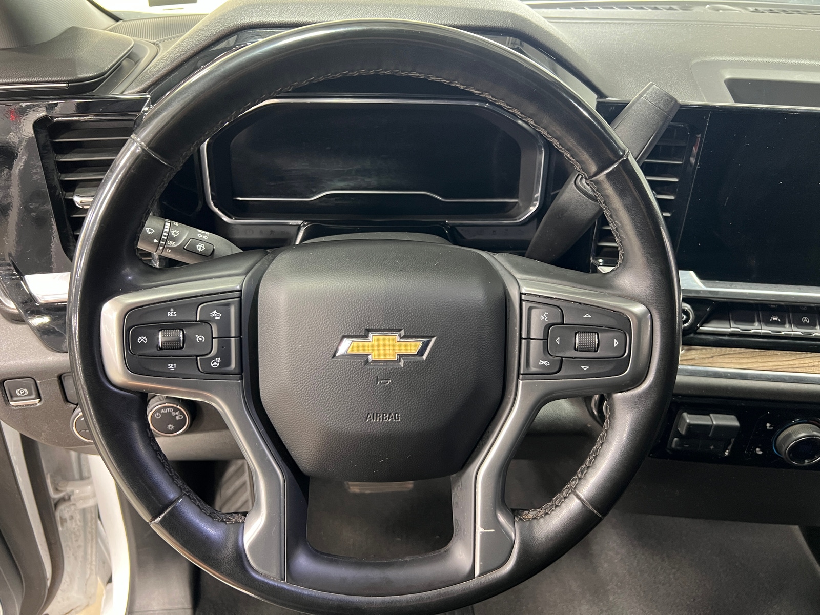 Thumbnail: 2025 Chevrolet Silverado 1500 - 5