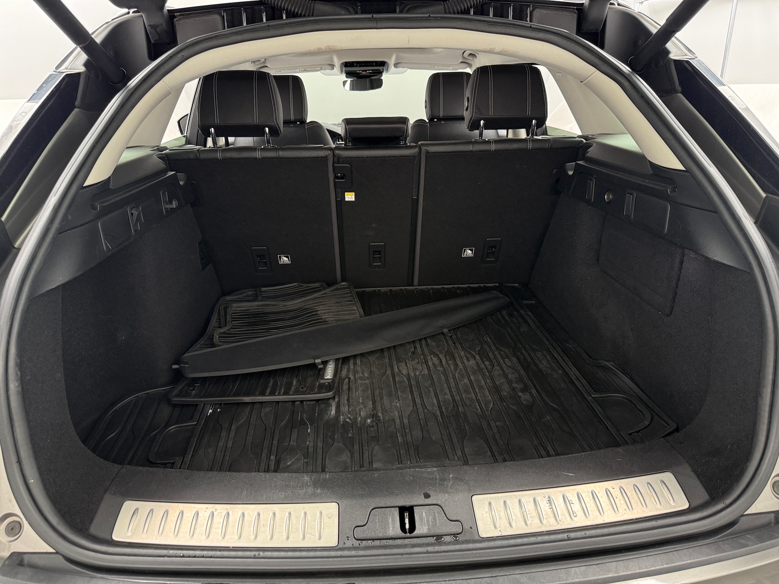 Thumbnail: 2018 Land Rover Range Rover Velar - 7