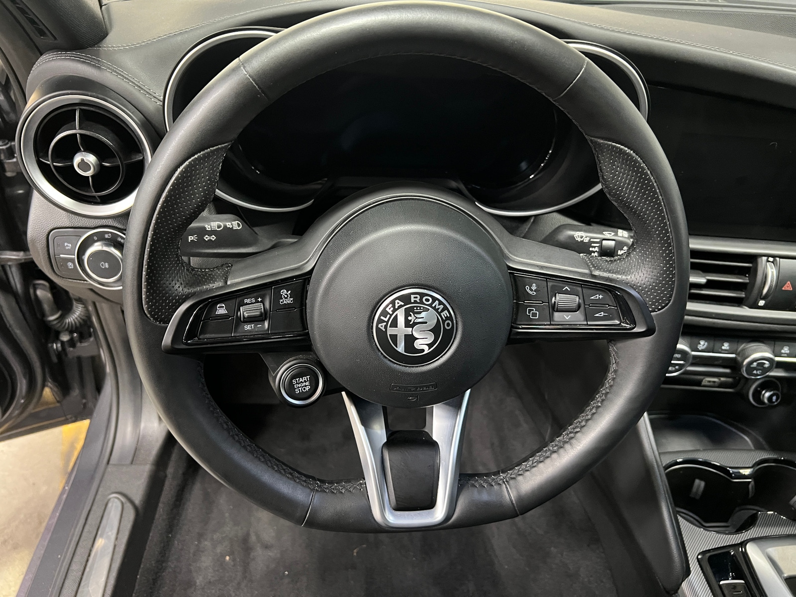 Thumbnail: 2024 Alfa Romeo Giulia - 4