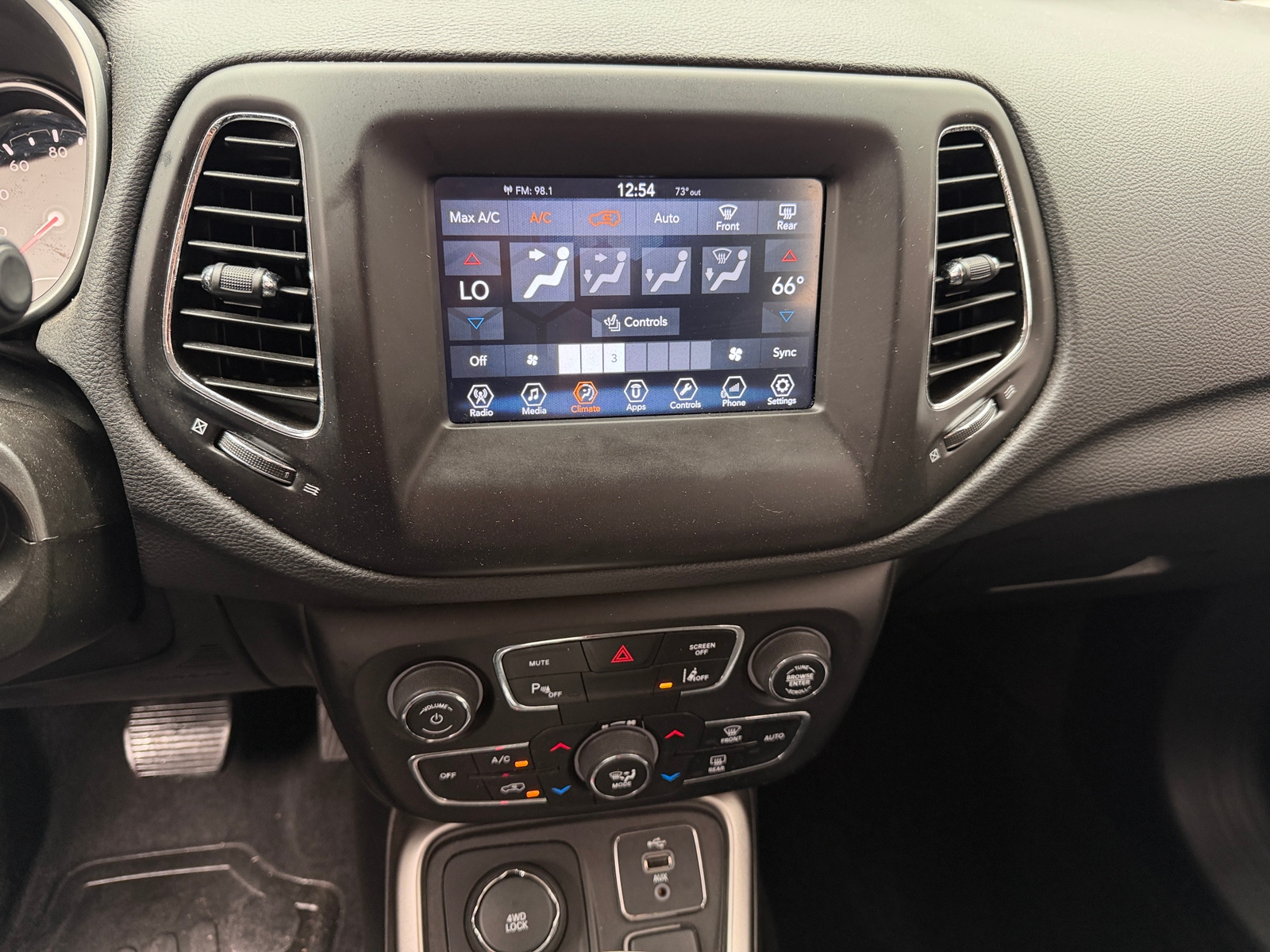 Thumbnail: 2018 Jeep Compass - 4
