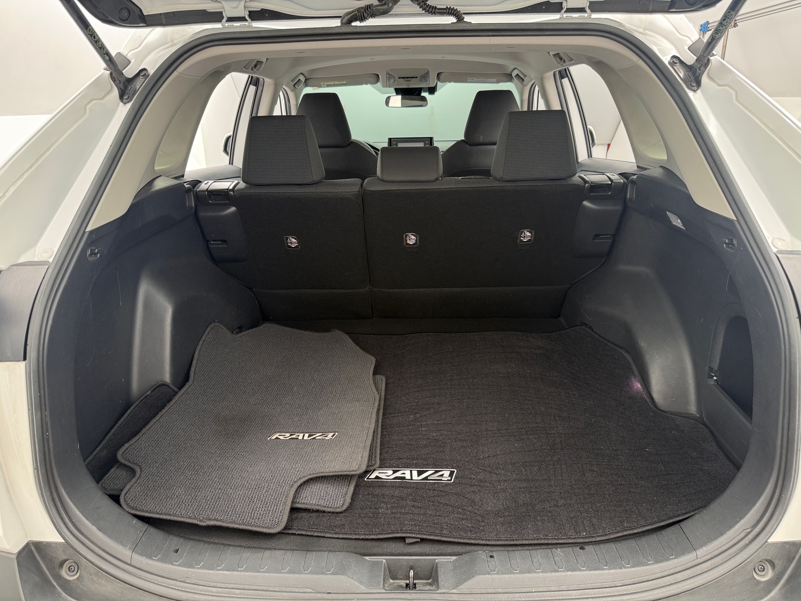 Thumbnail: 2019 Toyota RAV4 - 7