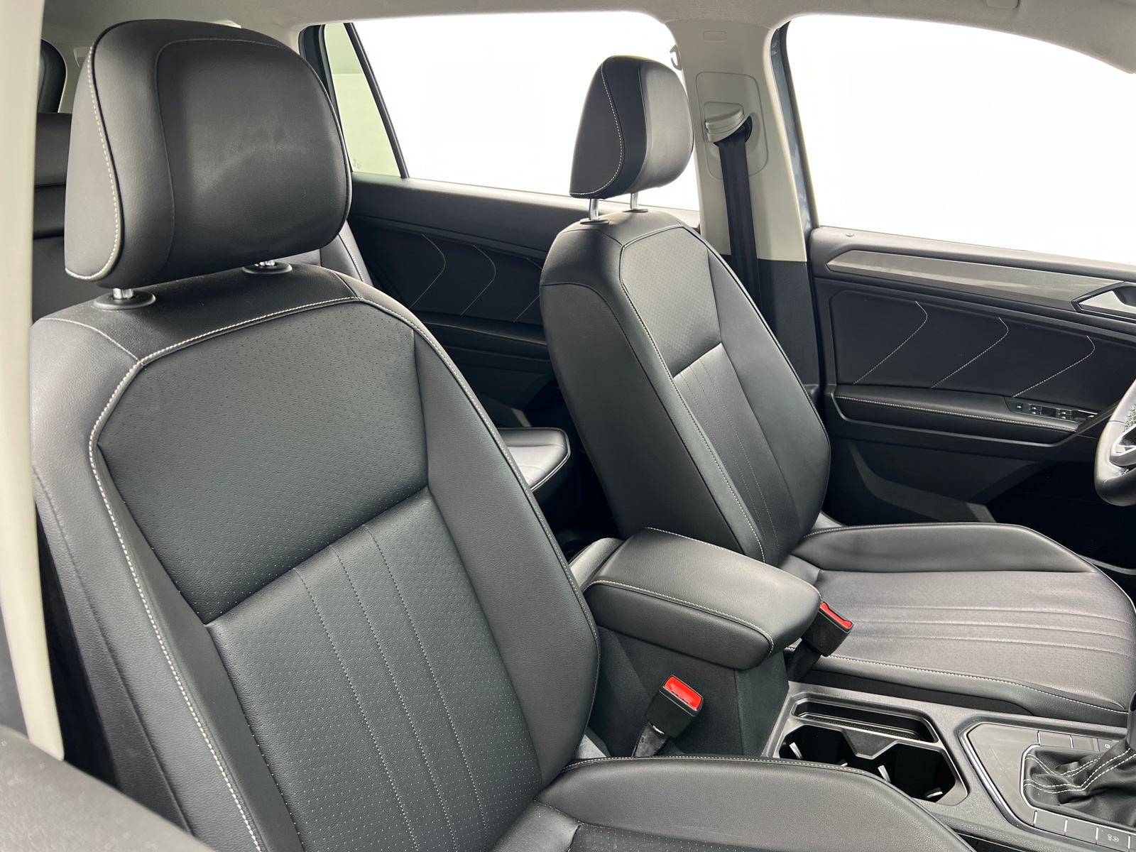 Thumbnail: 2022 Volkswagen Tiguan - 2