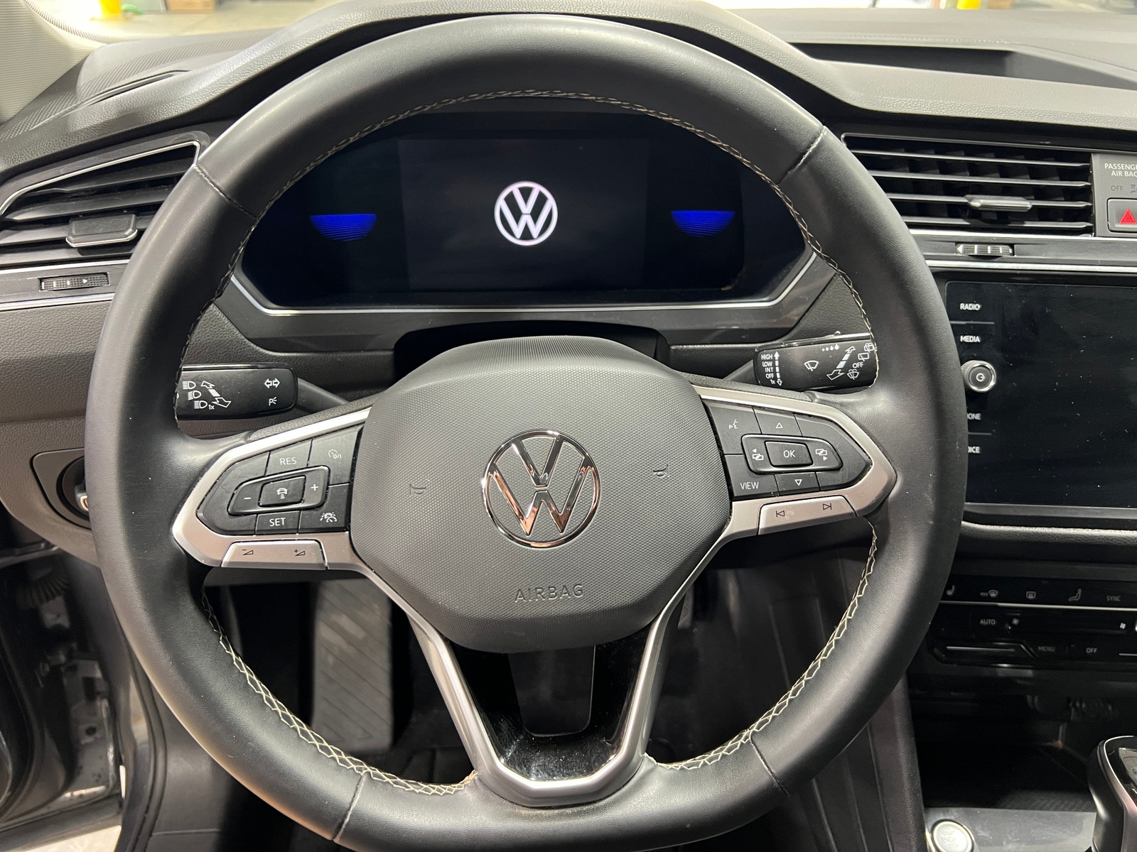 Thumbnail: 2022 Volkswagen Tiguan - 5