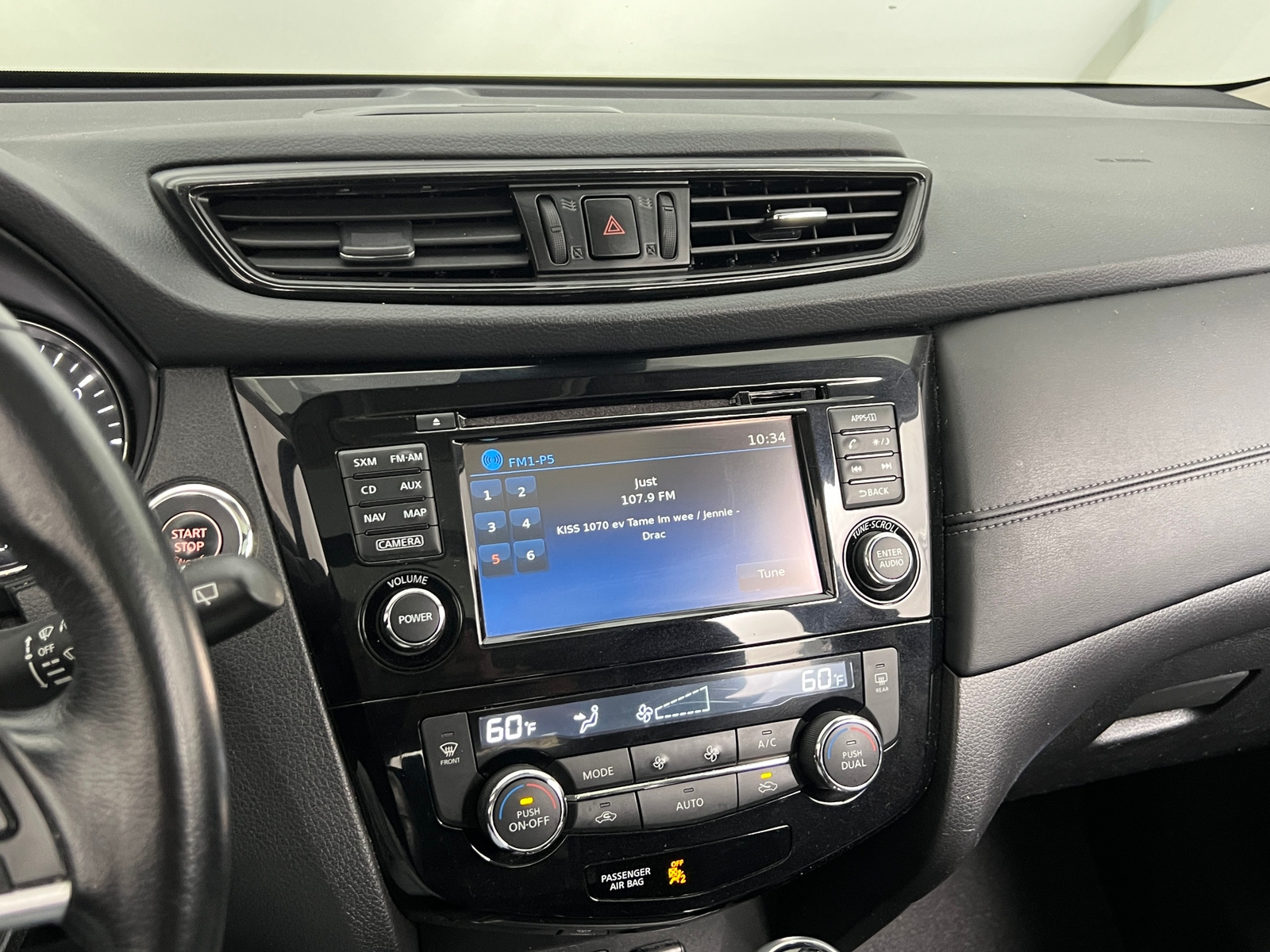 Thumbnail: 2017 Nissan Rogue - 3