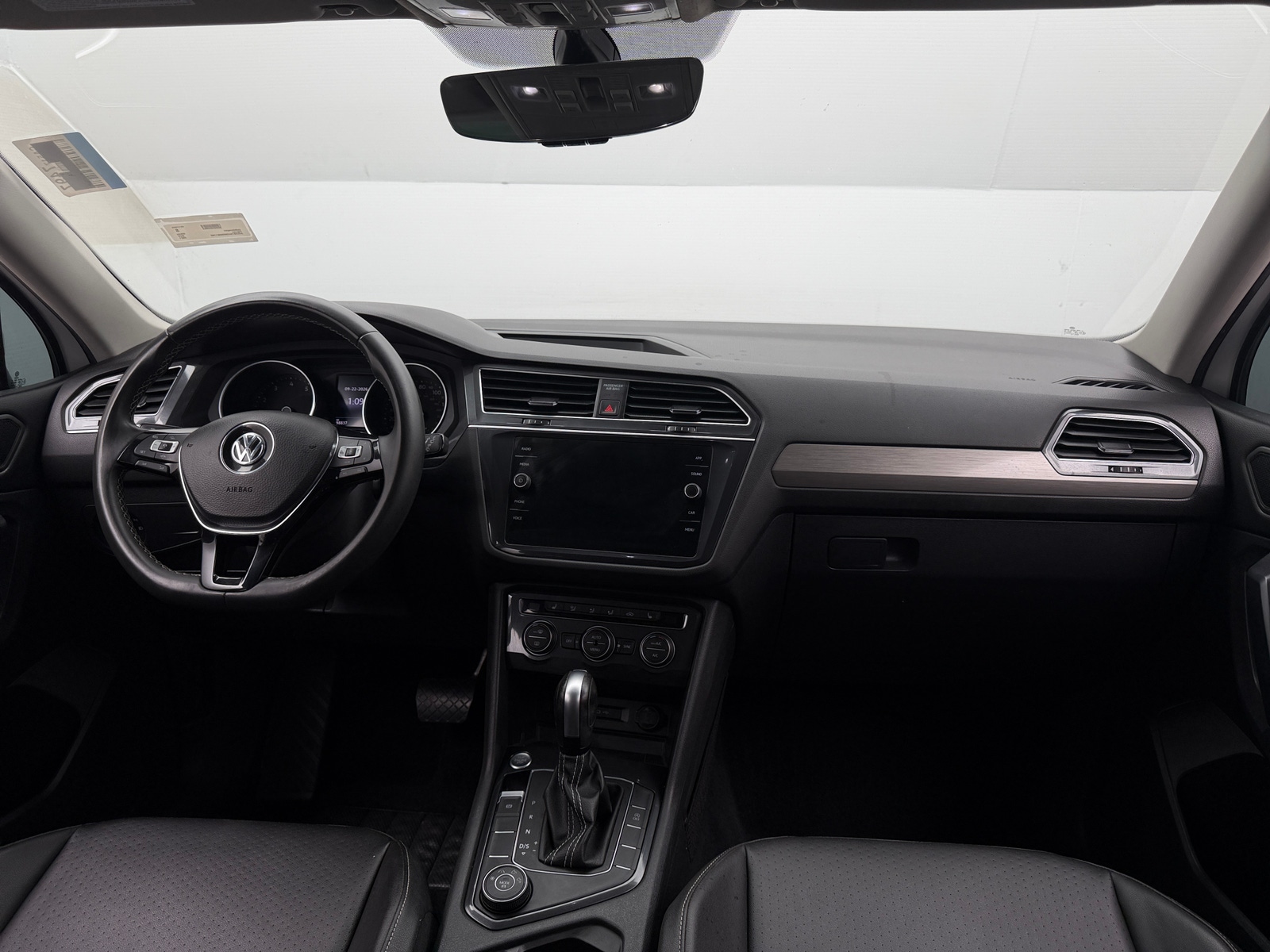 Thumbnail: 2021 Volkswagen Tiguan - 3