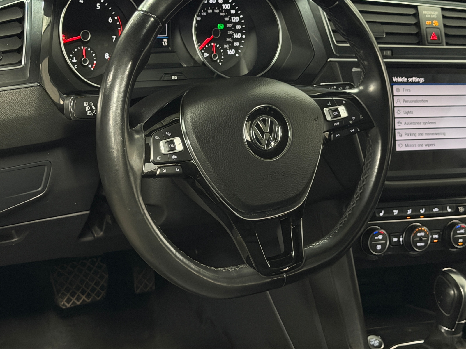 Thumbnail: 2019 Volkswagen Tiguan - 4