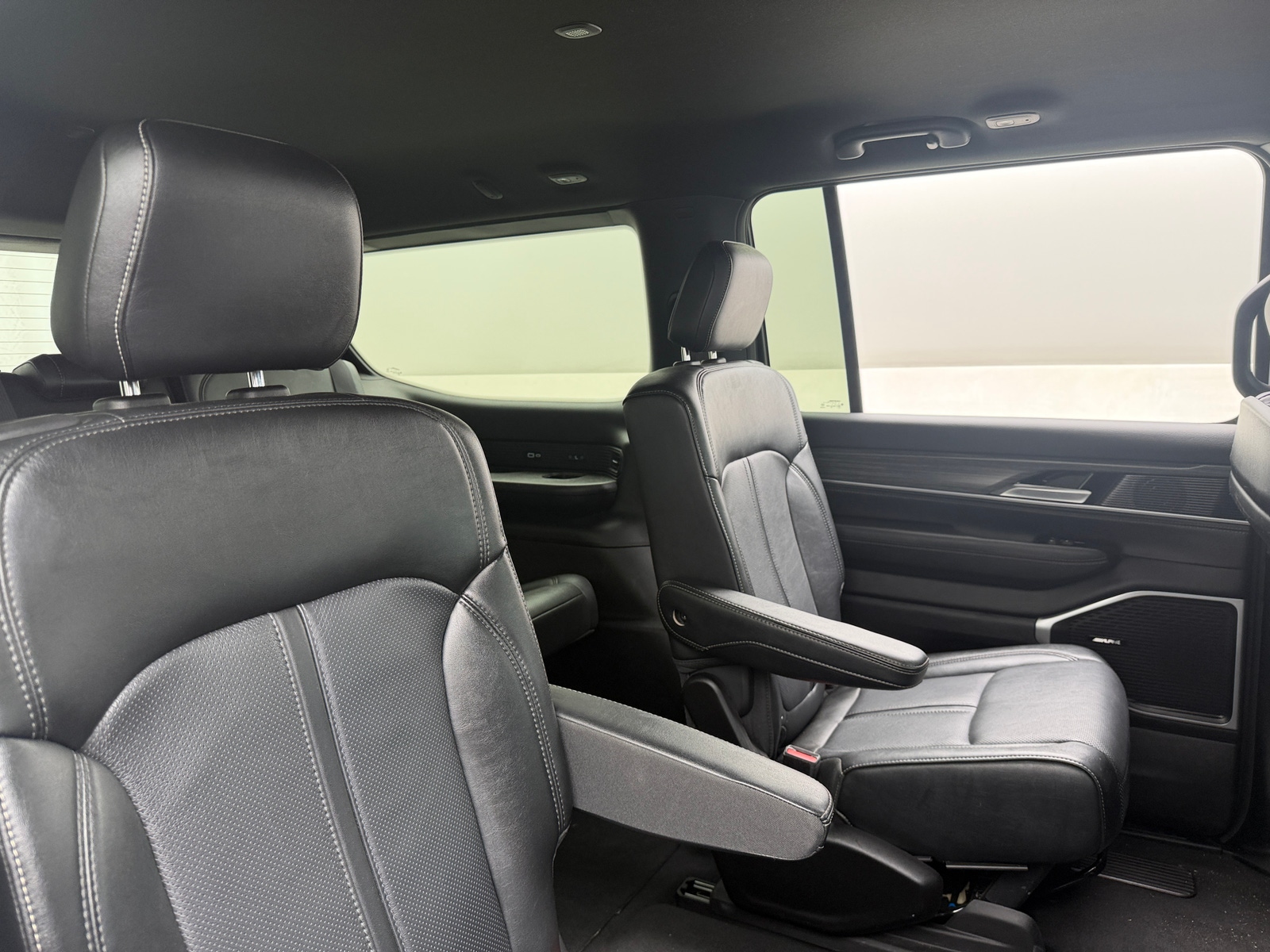 Thumbnail: 2024 Jeep Wagoneer - 5