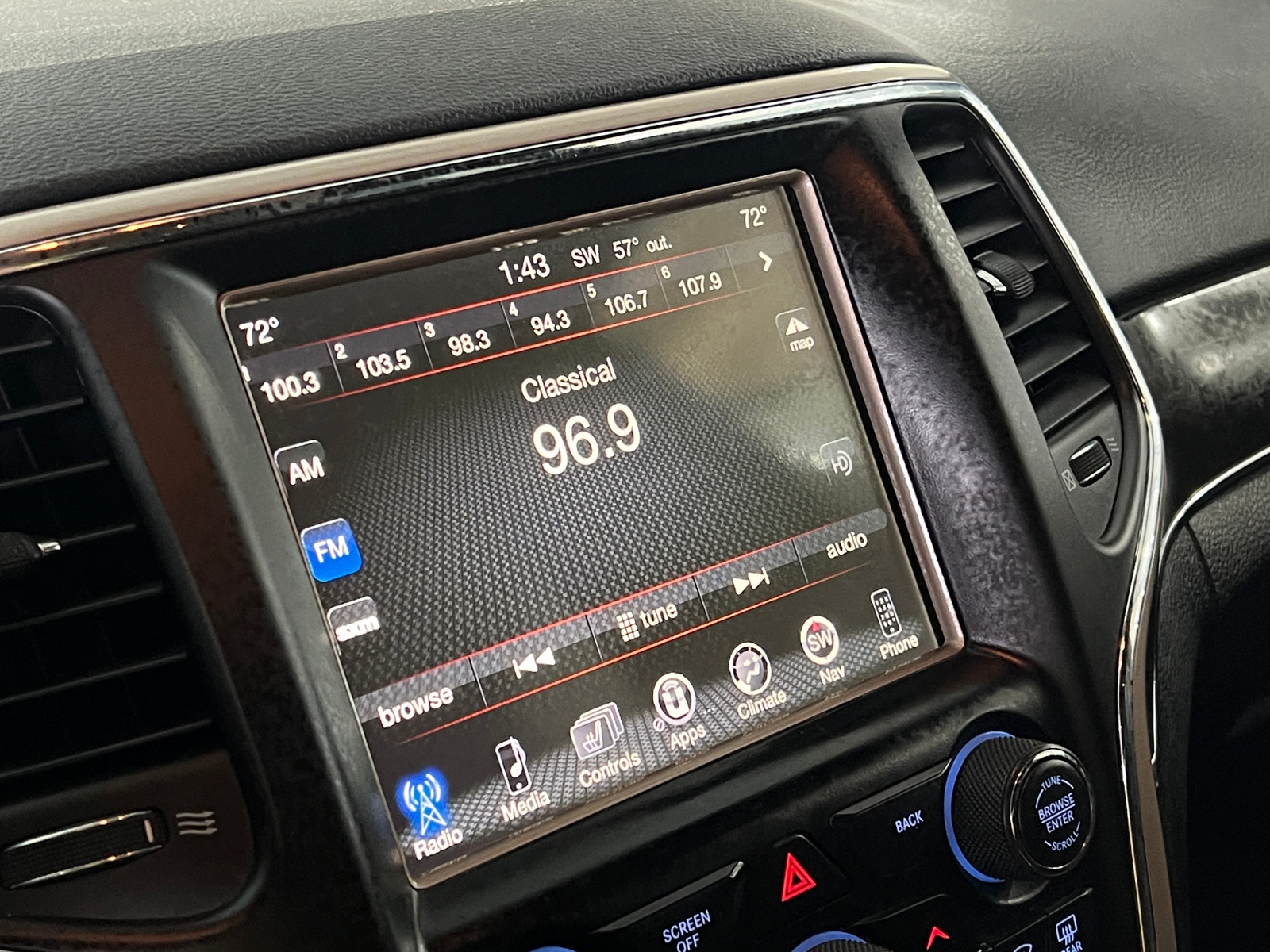 Thumbnail: 2017 Jeep Grand Cherokee - 3