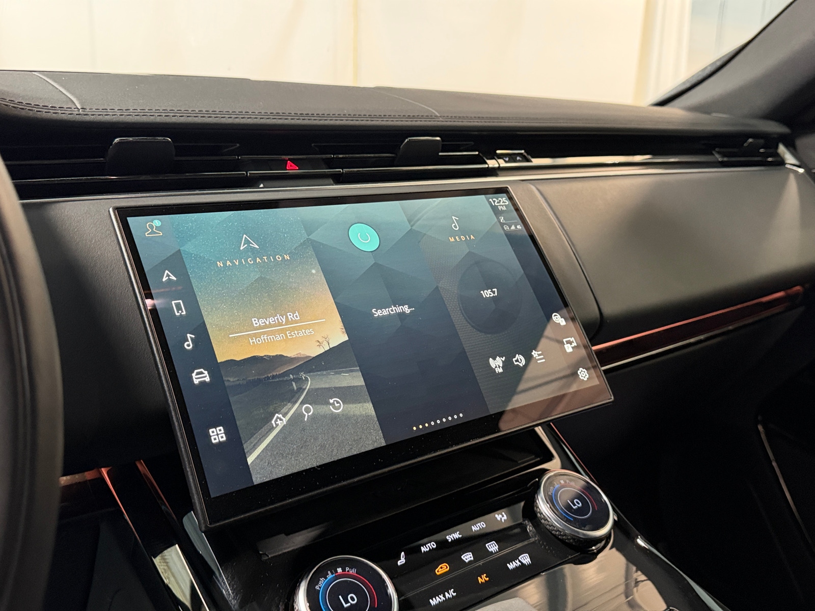 Thumbnail: 2023 Land Rover Range Rover Sport - 4