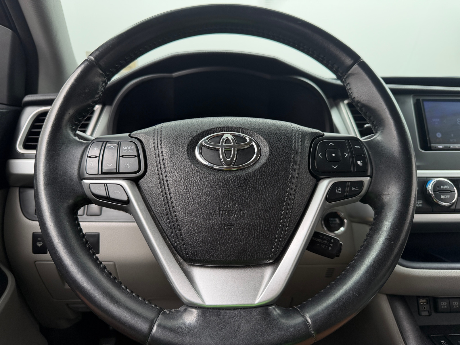 Thumbnail: 2017 Toyota Highlander - 4
