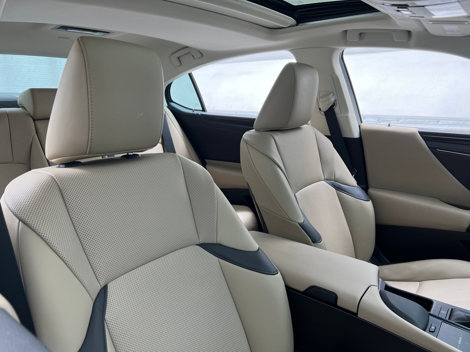 Thumbnail: 2021 Lexus ES - 2