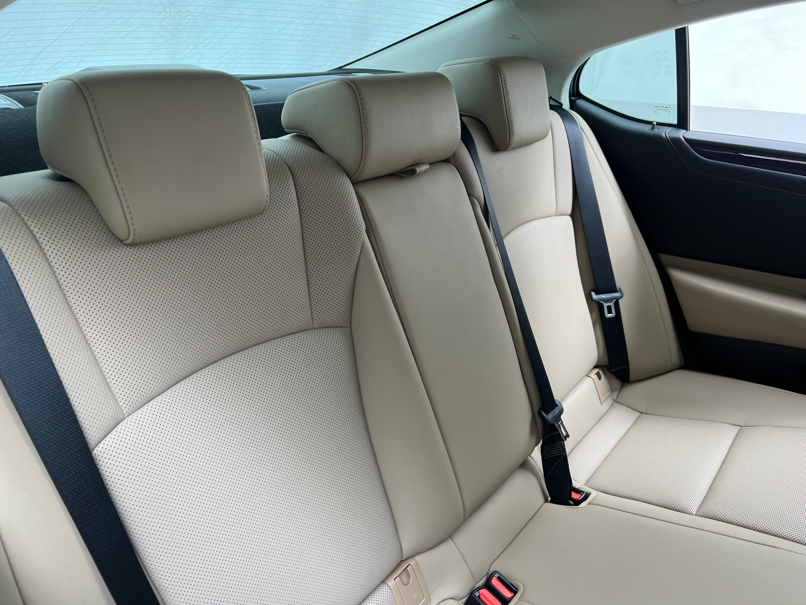 Thumbnail: 2021 Lexus ES - 6