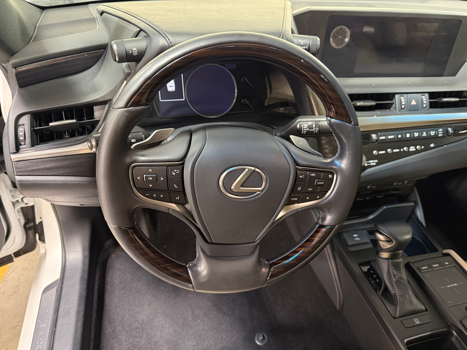 Thumbnail: 2021 Lexus ES - 5