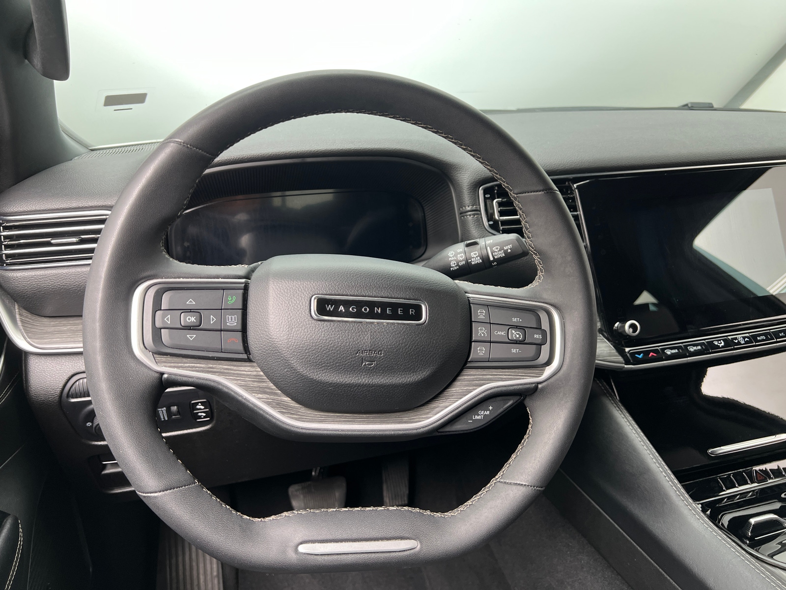 Thumbnail: 2024 Jeep Wagoneer - 4