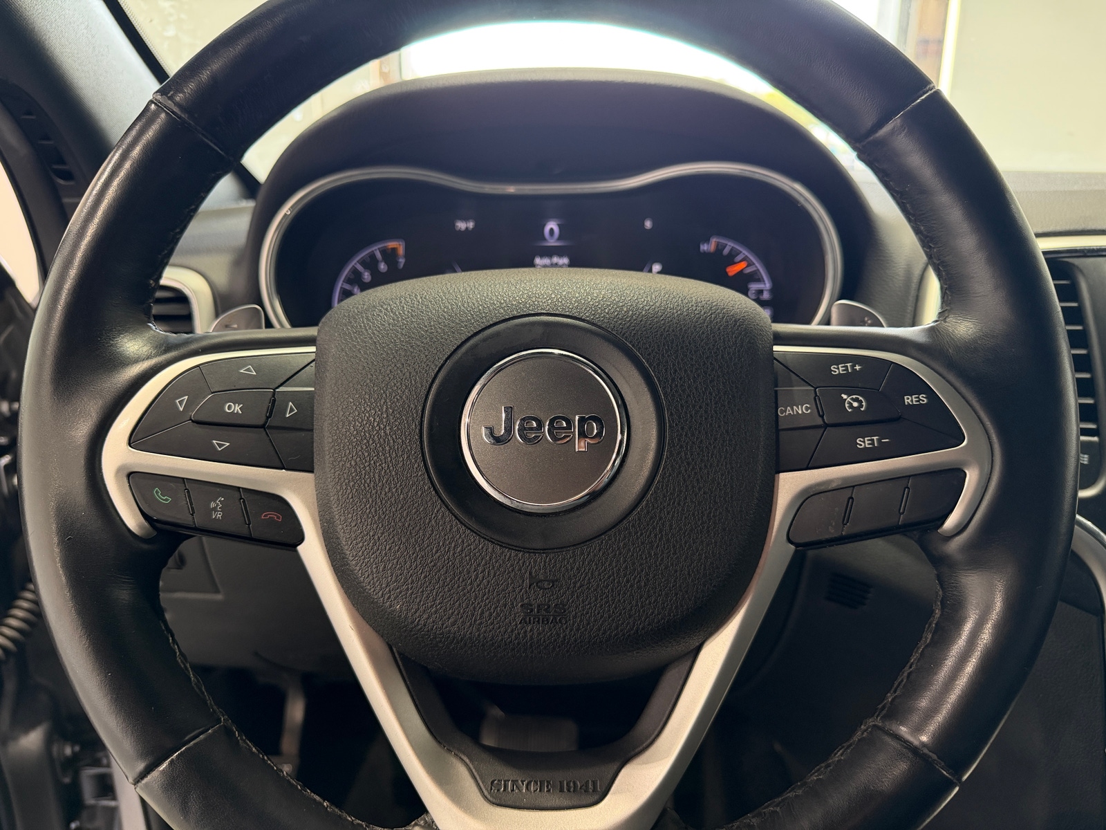 Thumbnail: 2015 Jeep Grand Cherokee - 4