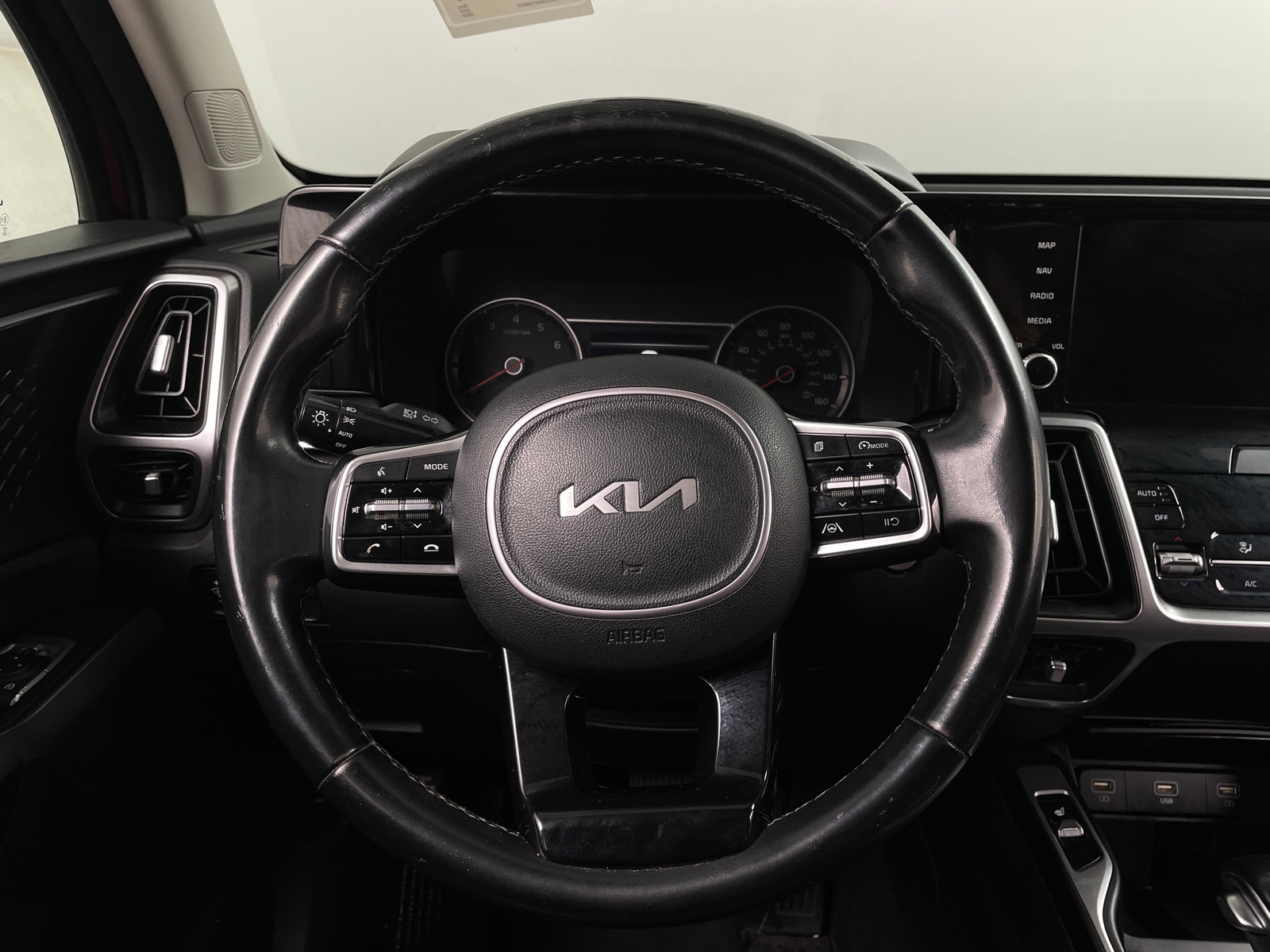 Thumbnail: 2022 Kia Sorento - 4
