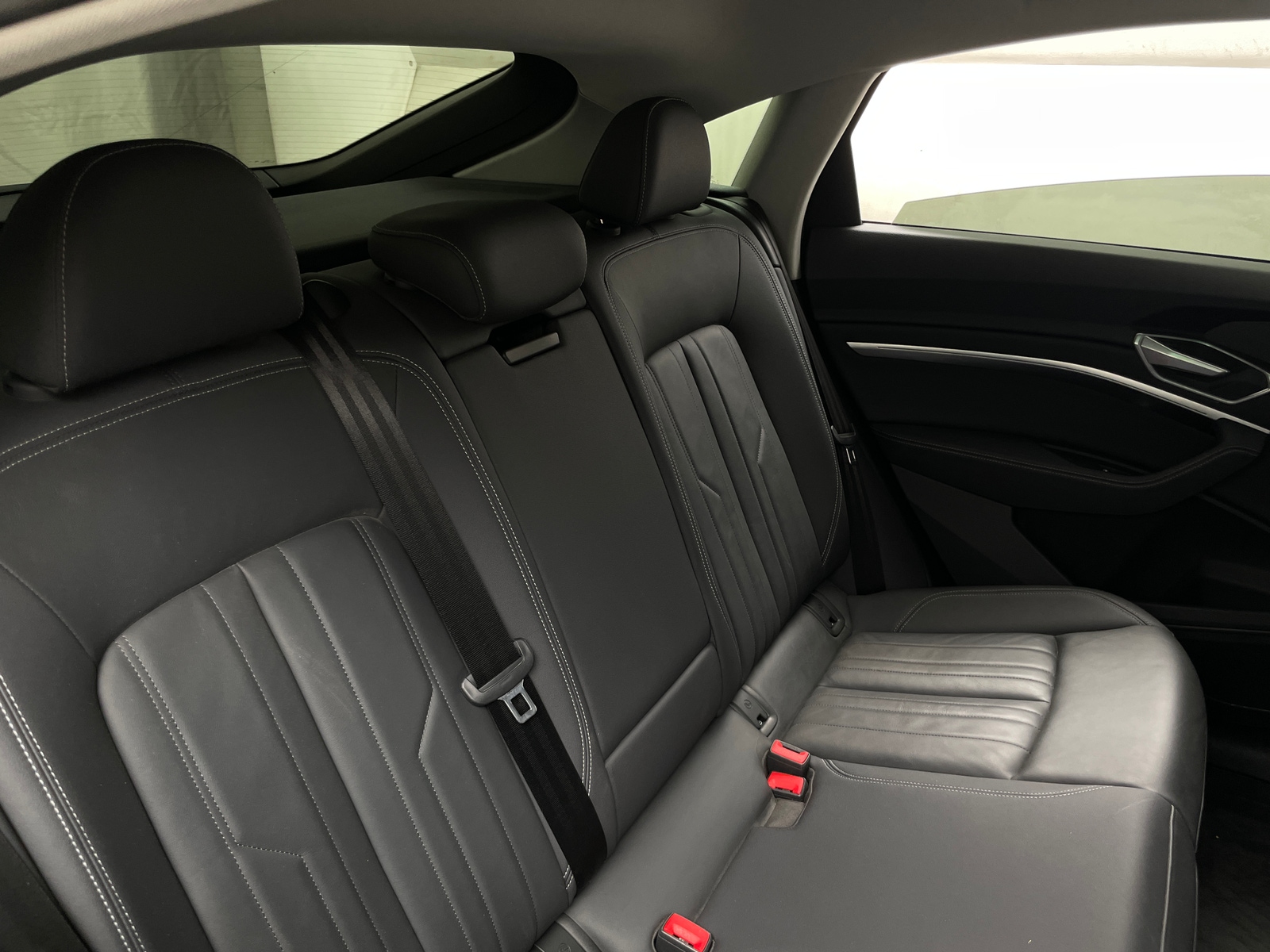 Thumbnail: 2021 Audi e-tron S - 5