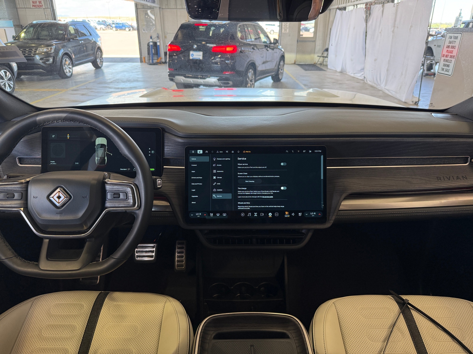 Thumbnail: 2025 Rivian R1S - 2