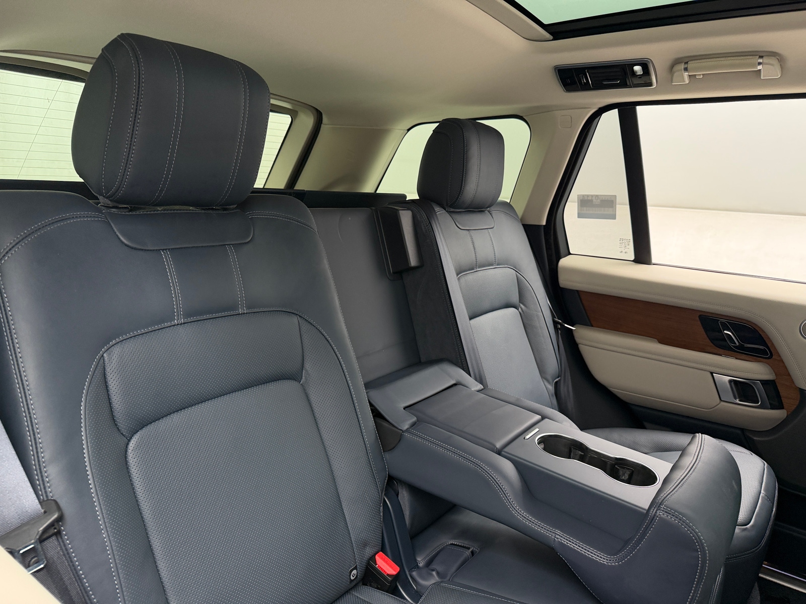 Thumbnail: 2021 Land Rover Range Rover - 6
