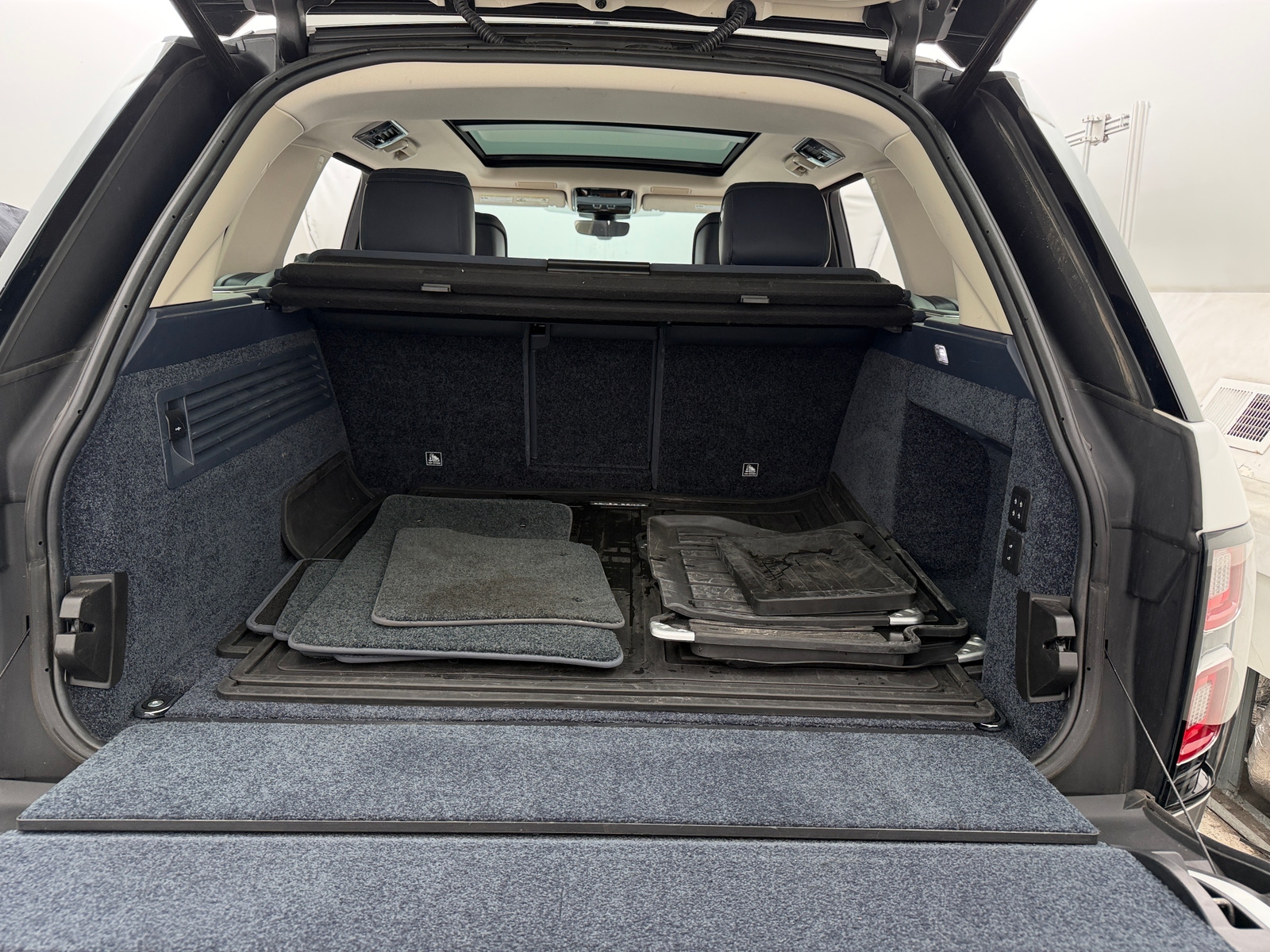 Thumbnail: 2021 Land Rover Range Rover - 7