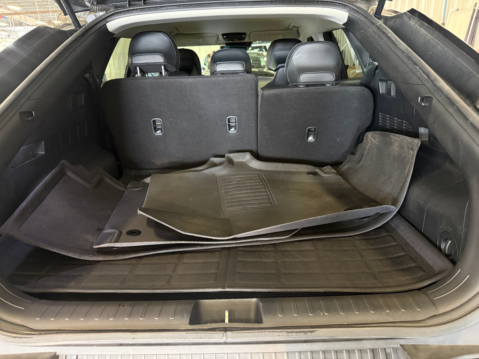 Thumbnail: 2022 Kia EV6 - 6