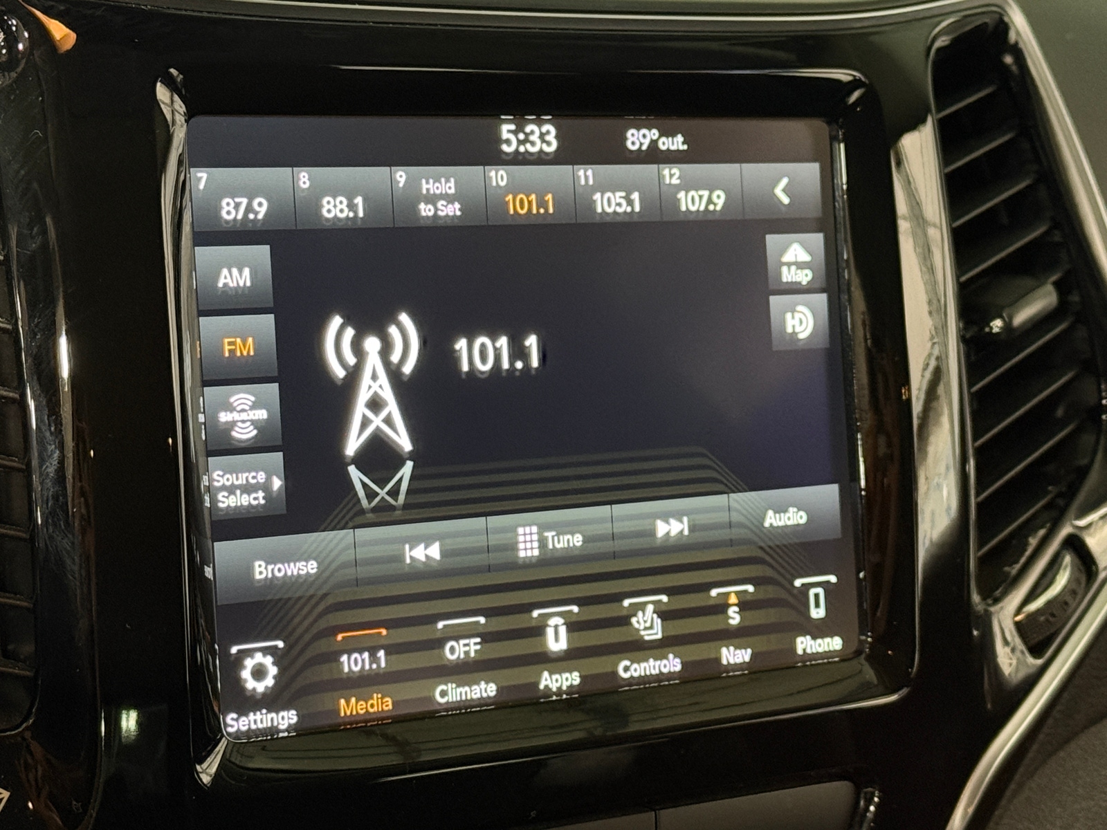 Thumbnail: 2019 Jeep Cherokee - 3