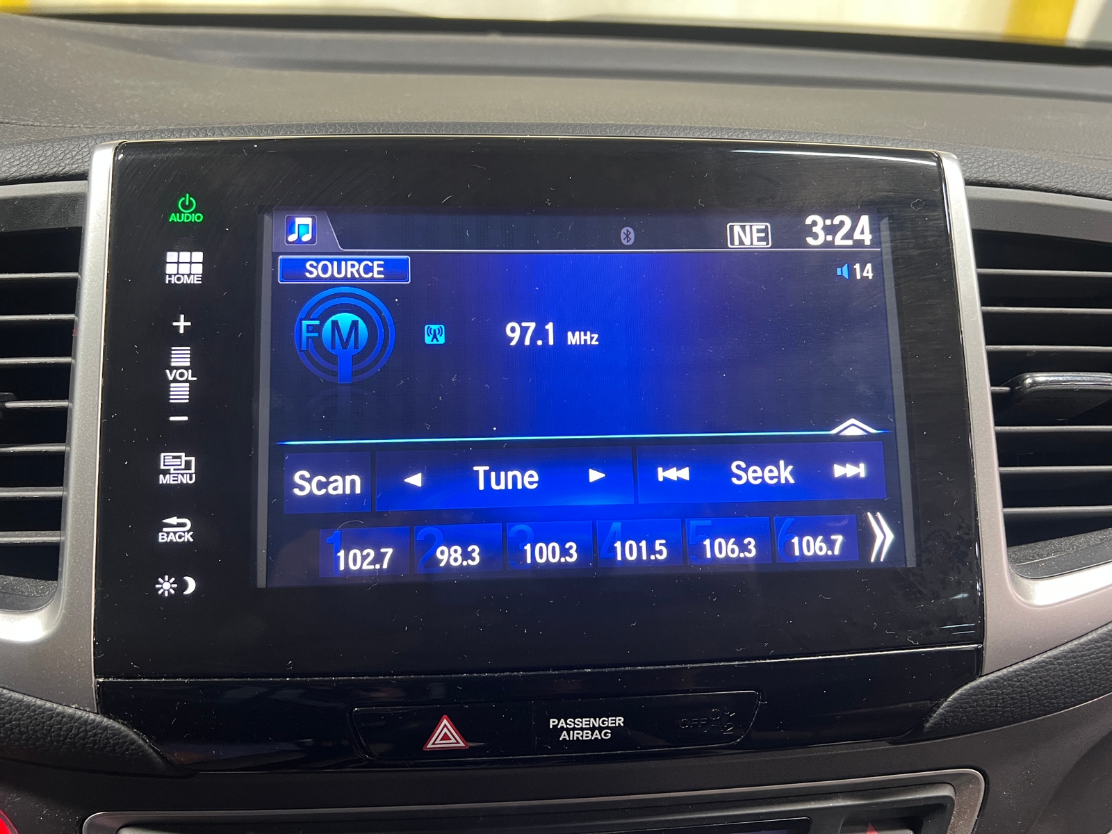 Thumbnail: 2016 Honda Pilot - 4