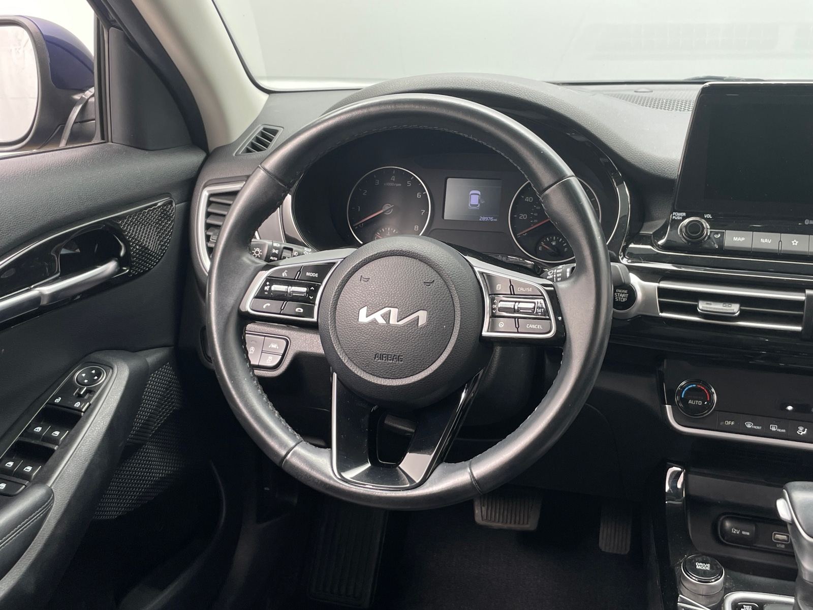 Thumbnail: 2023 Kia Seltos - 4