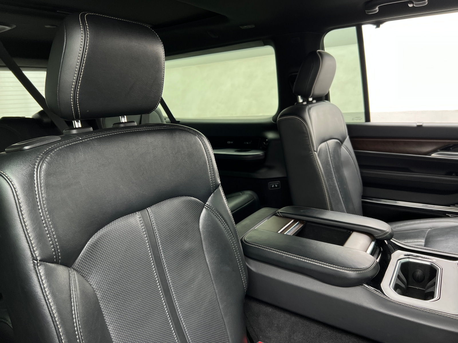 Thumbnail: 2024 Jeep Grand Wagoneer L - 5