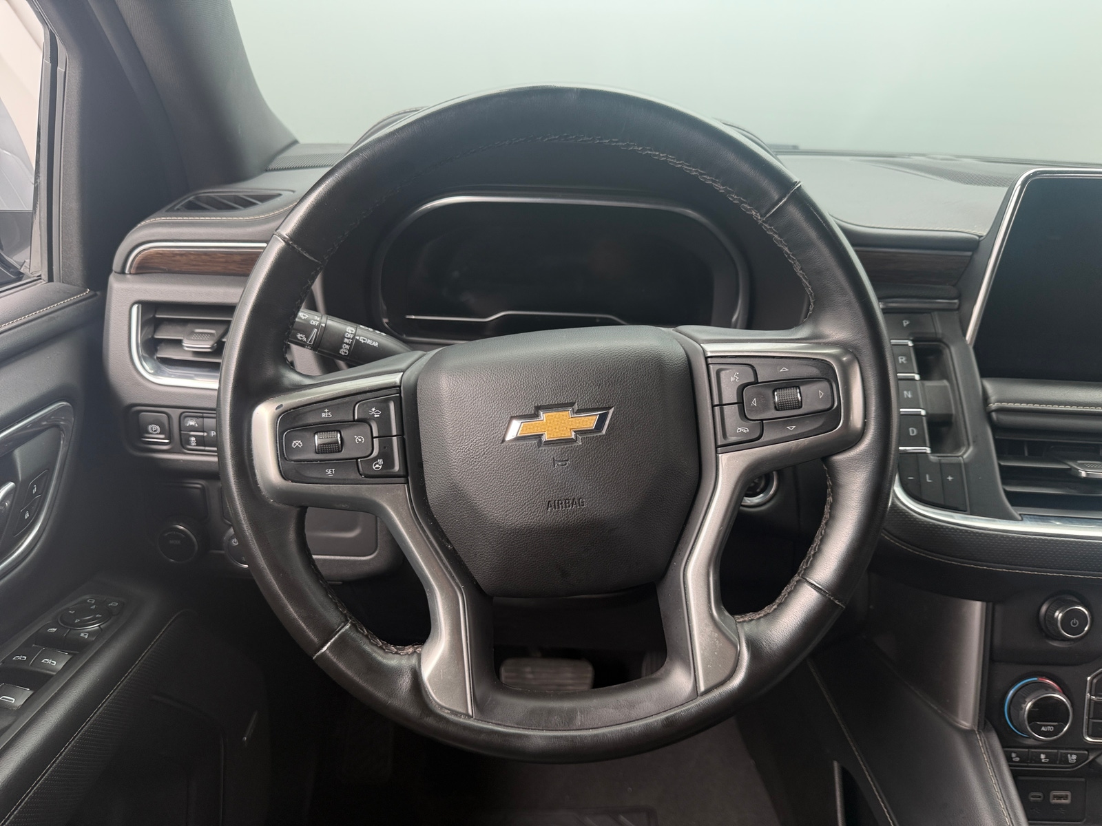 Thumbnail: 2023 Chevrolet Suburban - 4