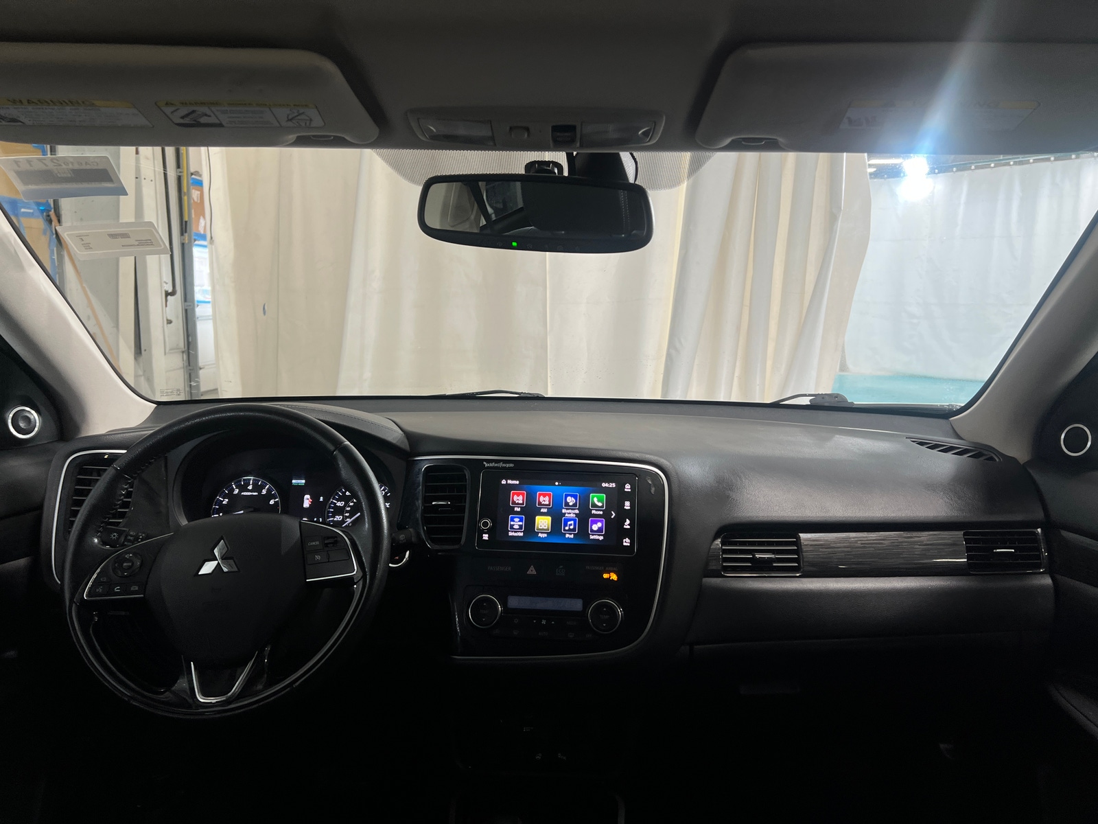 Thumbnail: 2018 Mitsubishi Outlander - 2
