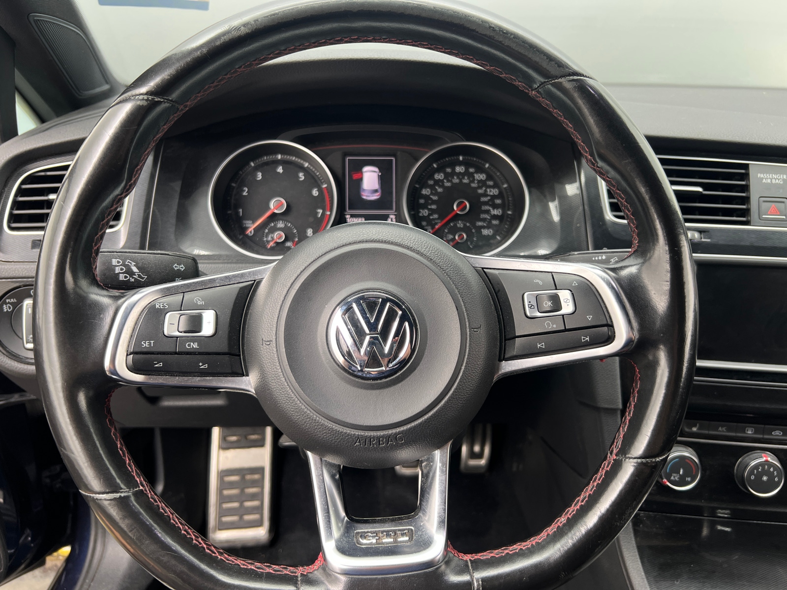 Thumbnail: 2016 Volkswagen Golf - 5